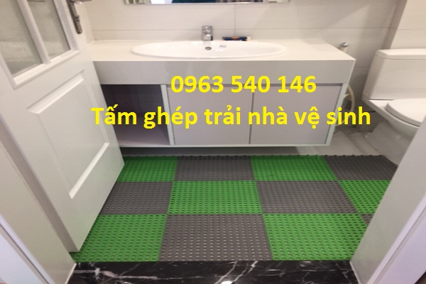 Tấm thảm chống trơn giúp cho các bạn bước đi trong khu vực nhà vệ sinh  mà không lo bị ngã .