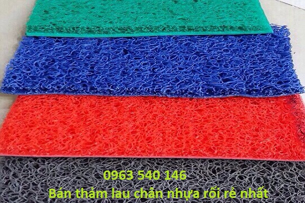 thảm nhựa cao su rối màu đỏ, màu xanh lá, màu xanh dương, màu ghi xám sử dụng để chùi chân.