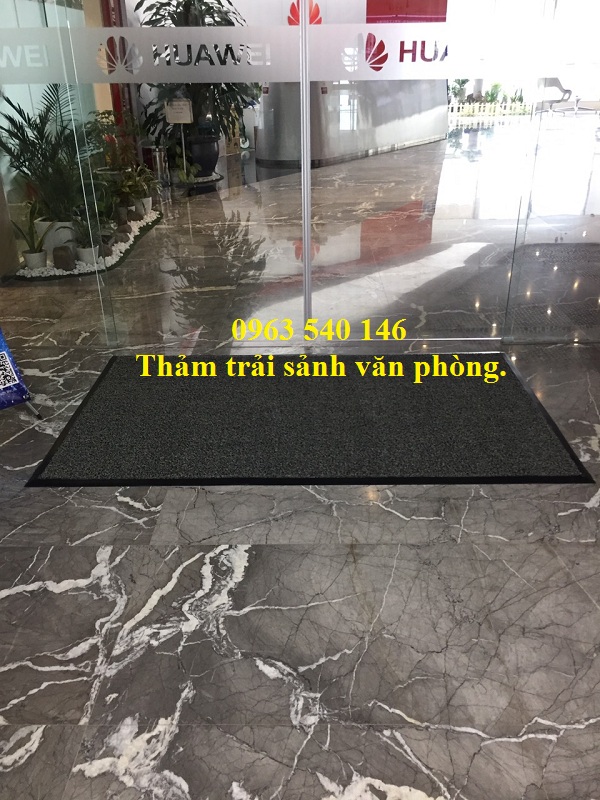 Thảm trải sảnh nhựa rối đặt trước của công ty , kết hợp bo viền cao su xung quanh giúp tấm thảm đẹp, bên hơn rất nhiều.